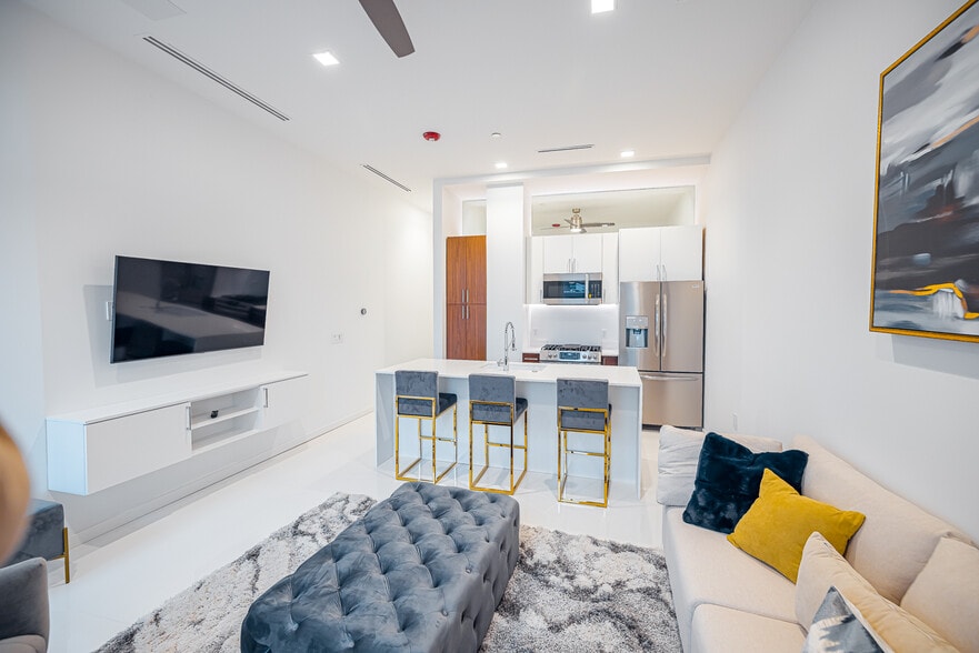 More Photos Of 400 S Old Woodward Ave, Birmingham Apartments For Sale