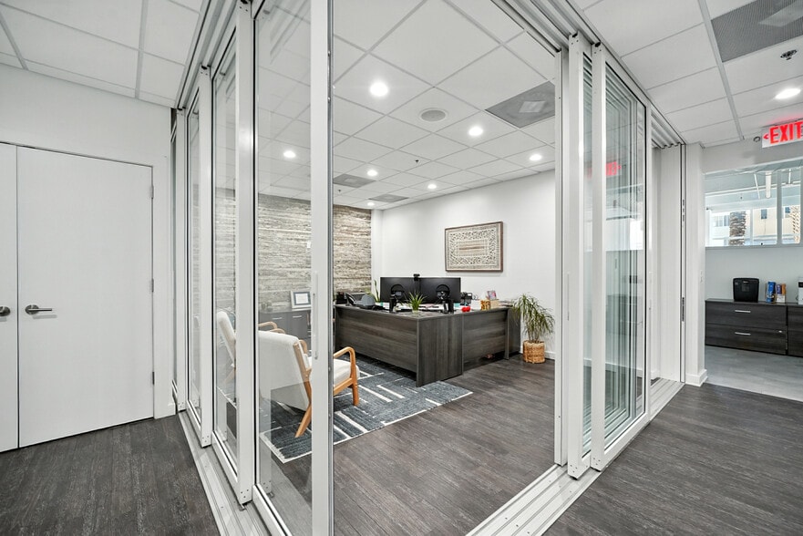 More Photos Of 320 1st St N, Jacksonville Beach Office Residential For Lease