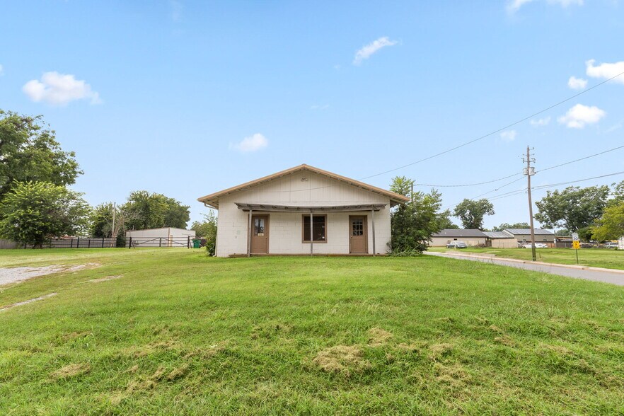 More Photos Of 446 3rd st, Burkburnett Warehouse For Sale