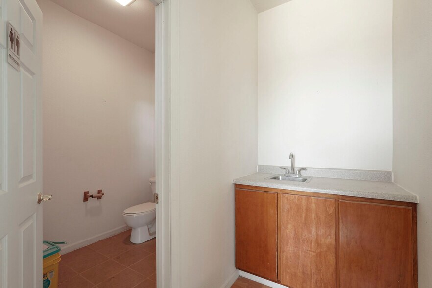 More Photos Of 2 N Main St, Lodi Storefront Retail Office For Sale