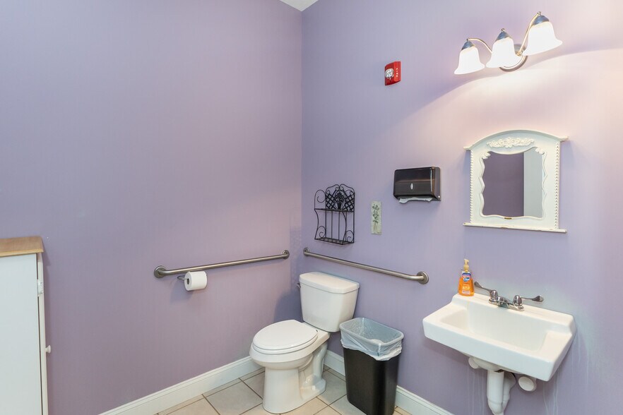 More Photos Of 442 State St, Belchertown Office Residential For Sale