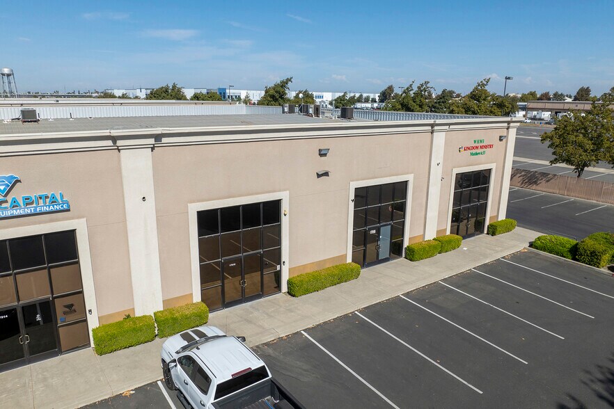 More Photos Of 17800-17918 Murphy Pky, Lathrop Warehouse For Lease
