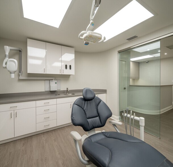 More Photos Of 10724 Riverside Dr, North Hollywood Medical For Lease