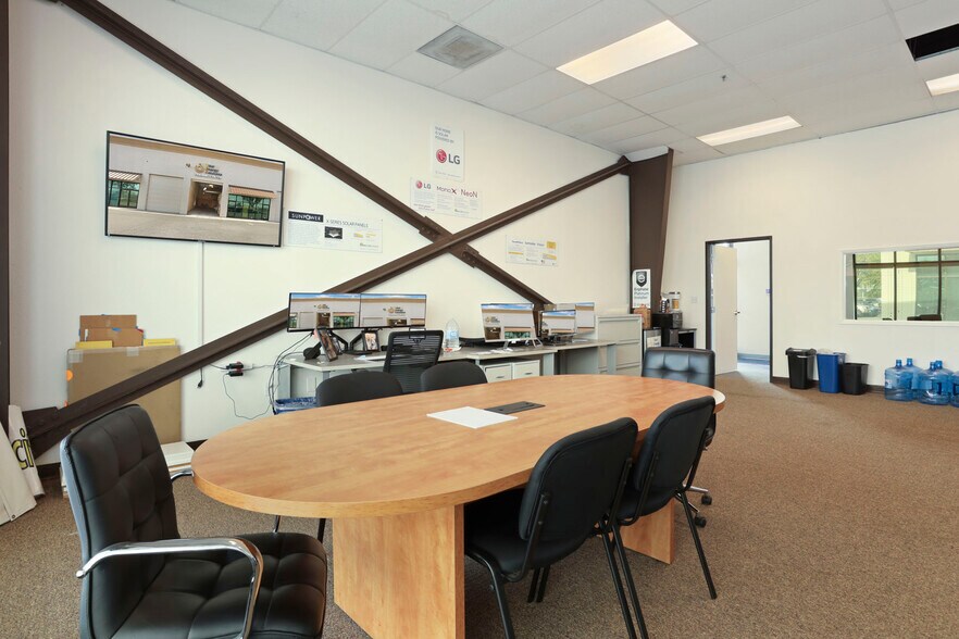 More Photos Of 600-626 Commerce Ct, Manteca Service For Sale