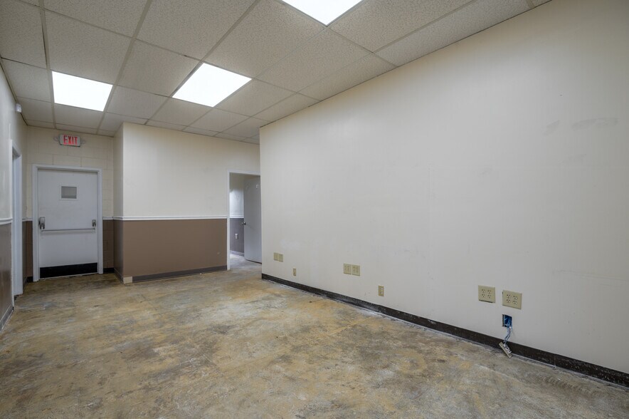More Photos Of 3900 S 7th St, Terre Haute Office For Sale
