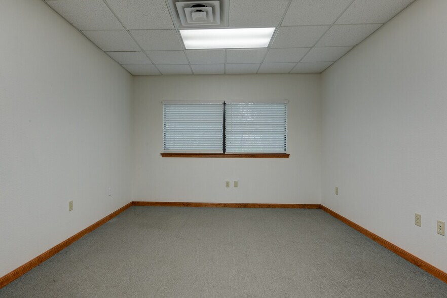 More Photos Of 19365 FM 2252, Garden Ridge Office For Lease