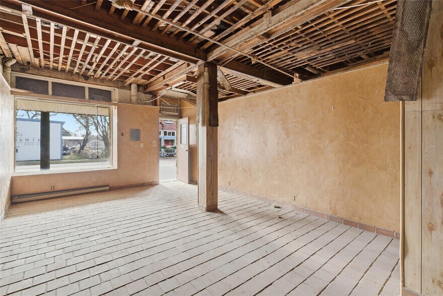 More Photos Of 226 E Blackjack St, Dublin Storefront Retail Residential For Sale