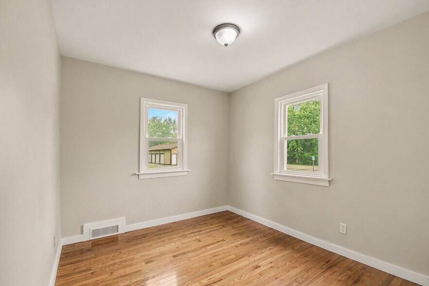 More Photos Of 380 S Main St, Freeland Office Residential For Sale