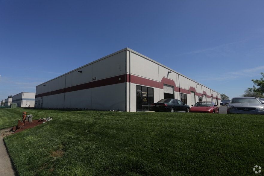 More Photos Of 8425 Rovana Cir, Sacramento Warehouse For Lease