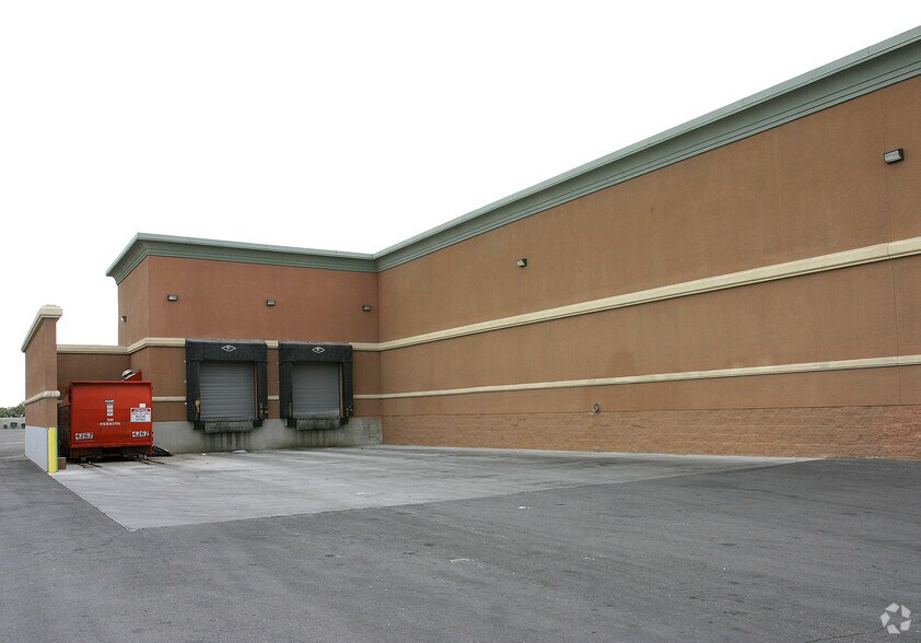 More Photos Of 5546 Camino Al Norte St, North Las Vegas Unknown For Lease
