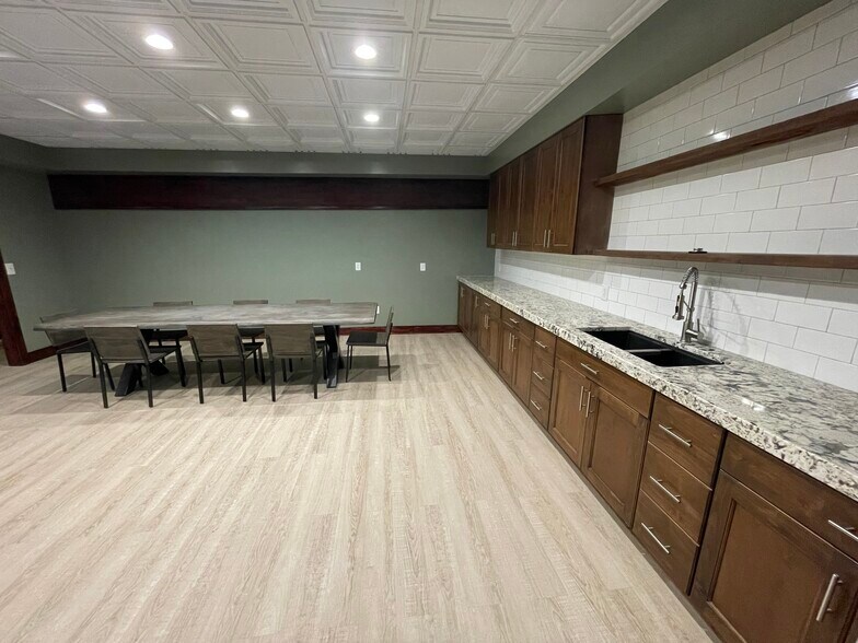 More Photos Of 640 N Main St, North Salt Lake Office For Sale