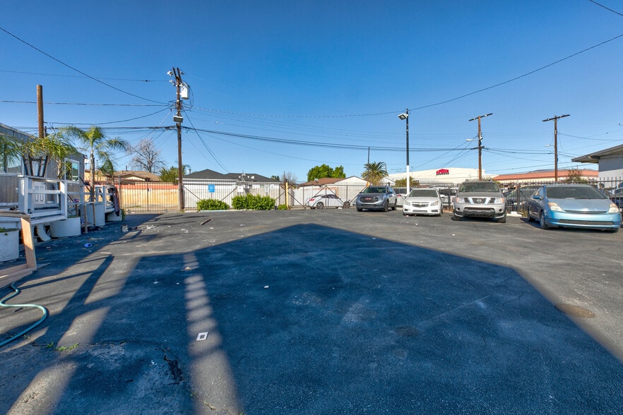 More Photos Of 13243 Osborne St, Arleta Land For Lease