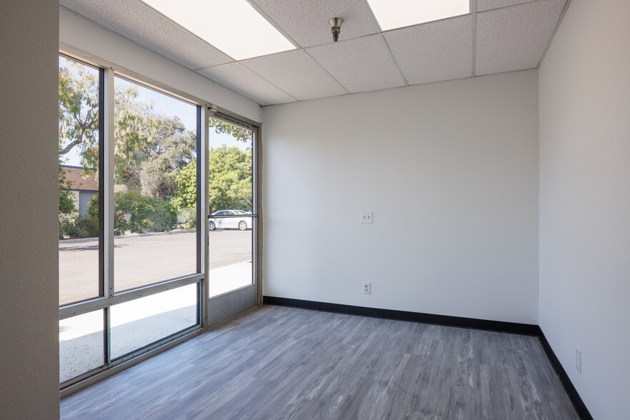 More Photos Of 2889 Bunsen Ave, Ventura Warehouse For Lease