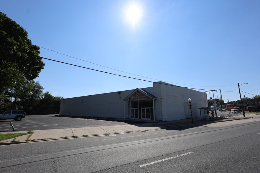 More Photos Of 1725 Dundalk Ave, Baltimore Convenience Store For Lease