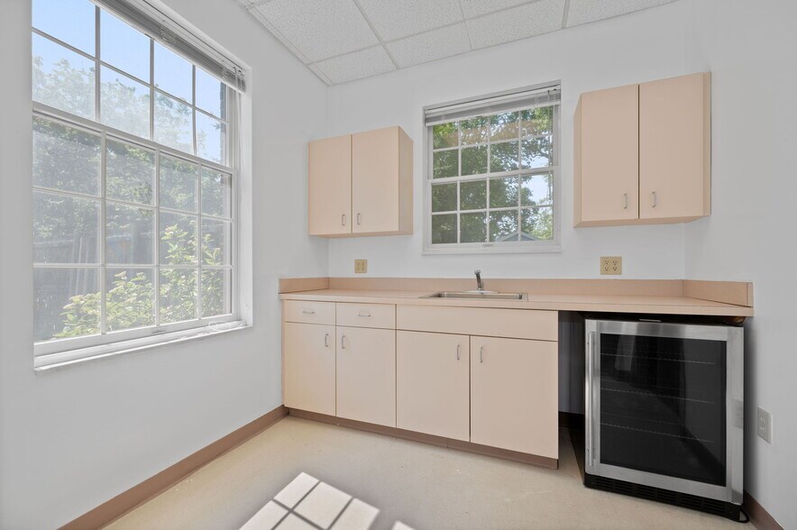 More Photos Of 4630 Pleasant Ave, Fairfield Medical For Lease