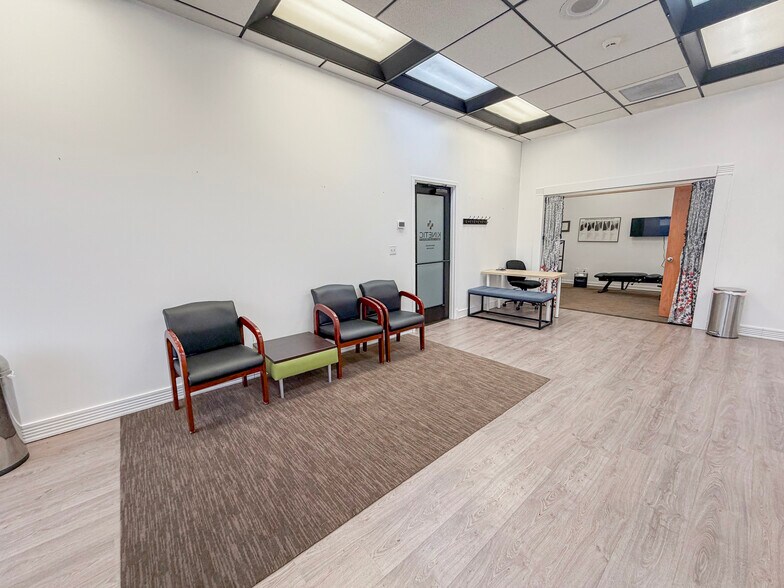 More Photos Of 4180 W Broadway Ave, Robbinsdale Storefront Retail Office For Lease