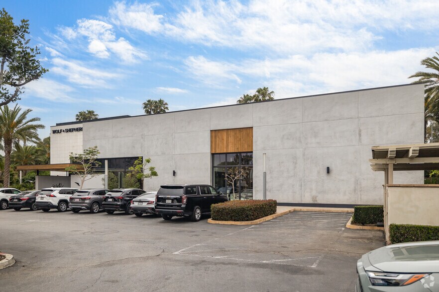 More Photos Of 800 S Pacific Coast Hwy, El Segundo Loft Creative Space For Lease