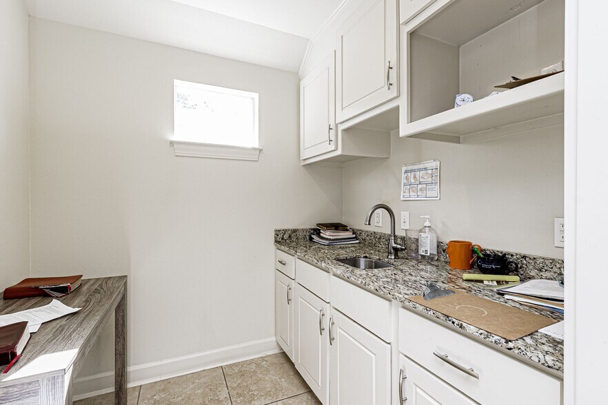 More Photos Of 673 E Airport Ave, Baton Rouge Office Residential For Sale