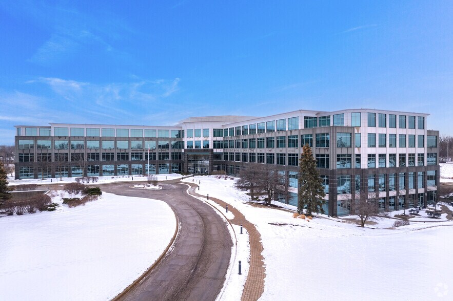 More Photos Of 1900 West Field Ct, Lake Forest Office For Lease