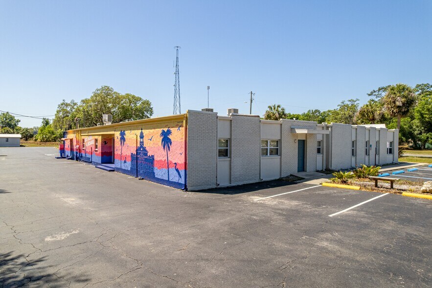 Primary Photo Of 601 S Us-41, Inverness Medical For Sale
