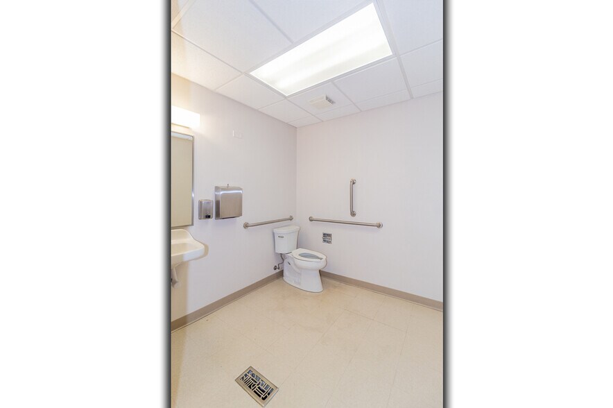 More Photos Of 132 E Main St, Hortonville Bank For Sale