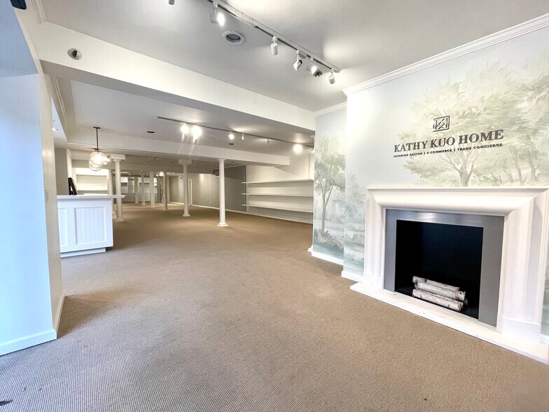 More Photos Of 30 Jobs Ln, Southampton Storefront For Lease