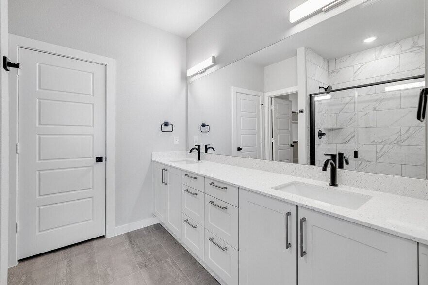 More Photos Of 651-655 Clovis St, Midlothian Apartments For Sale