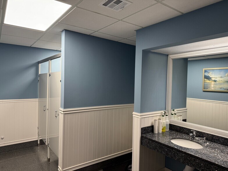 More Photos Of 1070 E Indiantown Rd, Jupiter Office For Lease