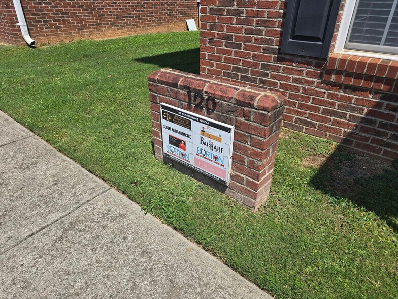 More Photos Of 120 Renaissance Cir, Mauldin Office For Lease
