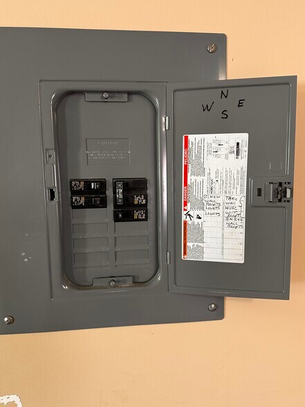 More Photos Of 522A S Main St, Broadway Flex For Sale