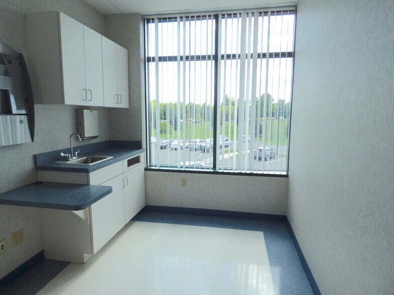 More Photos Of 399 Farmington Ave, Farmington Medical For Lease
