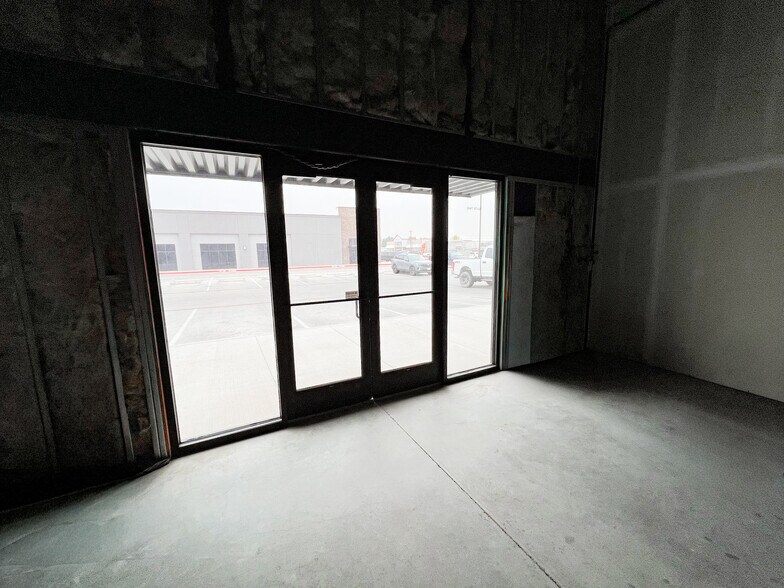 More Photos Of 6409 N Big Spring St, Midland Storefront For Sale
