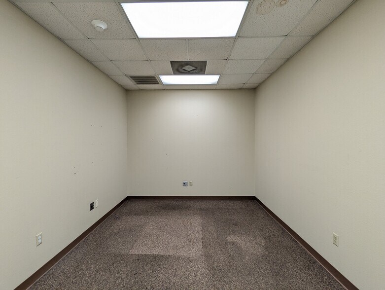 More Photos Of 6095 College St, Beaumont Office For Sale