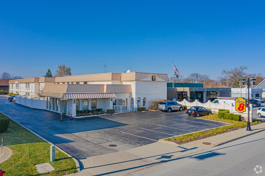 More Photos Of 9110 Waukegan Rd, Morton Grove Hotel For Sale