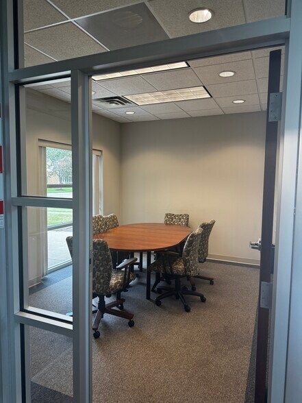 More Photos Of 600 6th Ave, Saint Albans Office For Sale