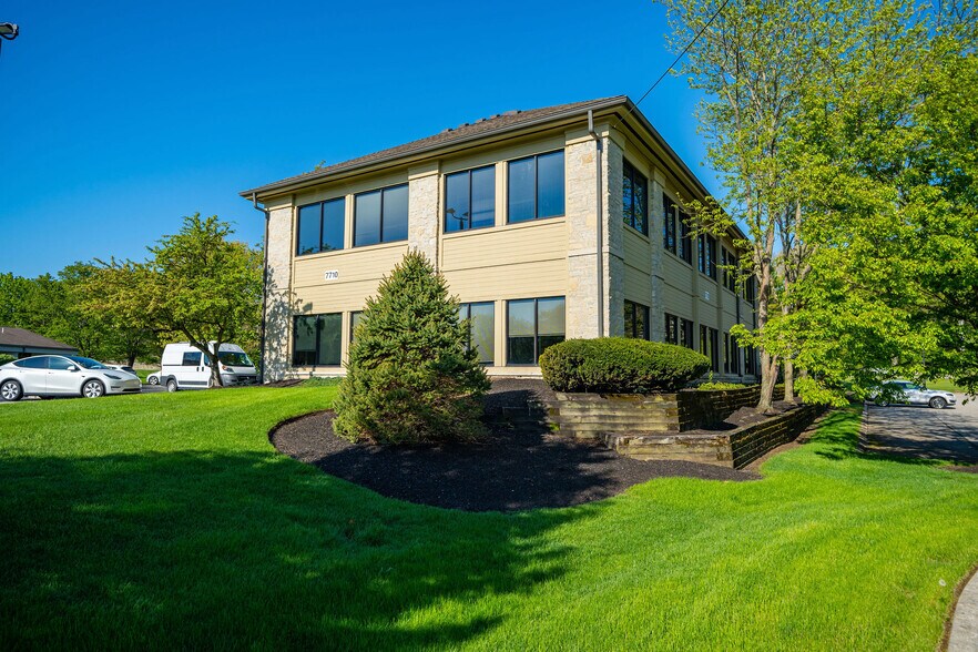 More Photos Of 7710 Olentangy River Rd, Columbus Office For Lease