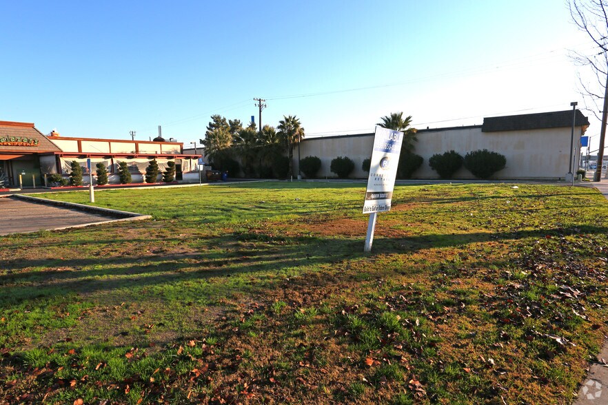 Primary Photo Of 377 Sierra St, Kingsburg Land For Lease