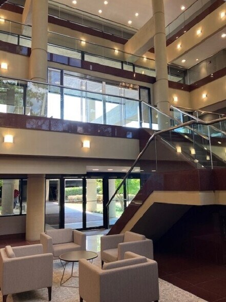 More Photos Of 2 Perimeter Park S, Birmingham Office Residential For Lease