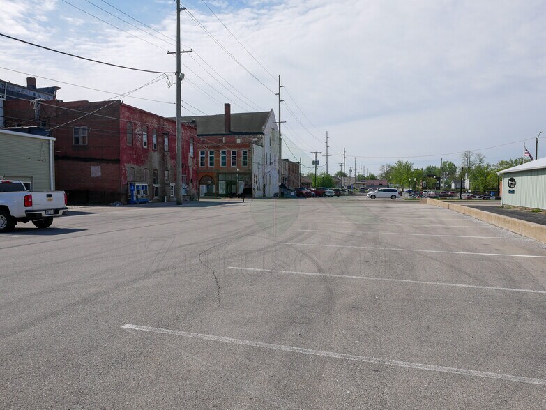 More Photos Of 112 S Anderson St, Elwood Storefront Retail Office For Lease