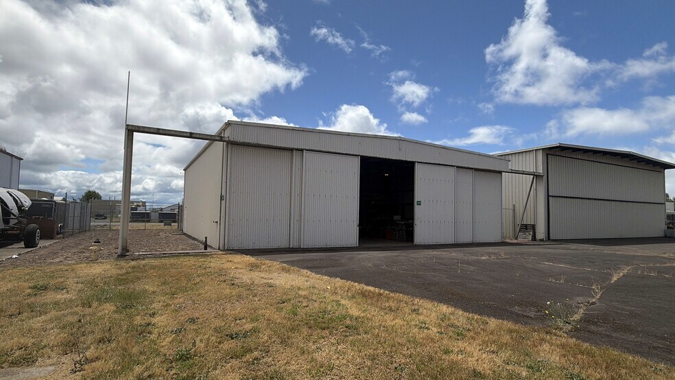 More Photos Of 28723 Grumman dr, Eugene Airplane Hangar For Sale