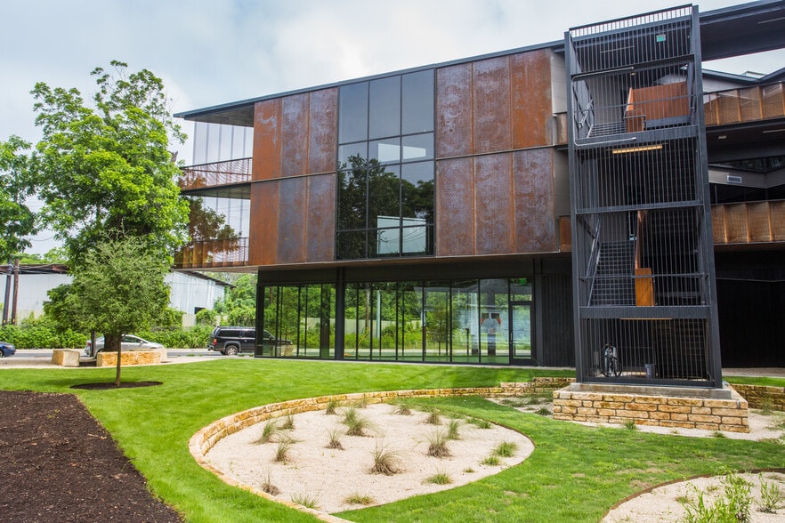 More Photos Of 1141 Shady Ln, Austin Office For Lease