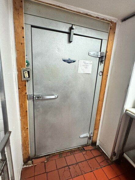 More Photos Of 3707 30th Ave, Kenosha Restaurant For Sale