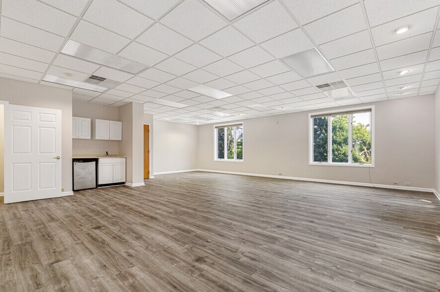 More Photos Of 821-824 Courtyard Dr, Hillsborough Office For Lease