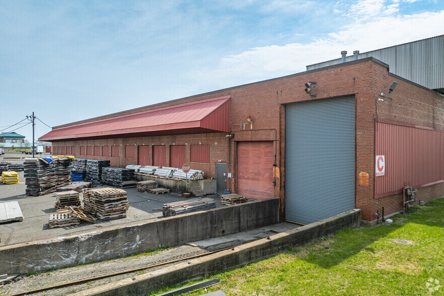 More Photos Of 800 W Front St, Chester Unknown For Lease