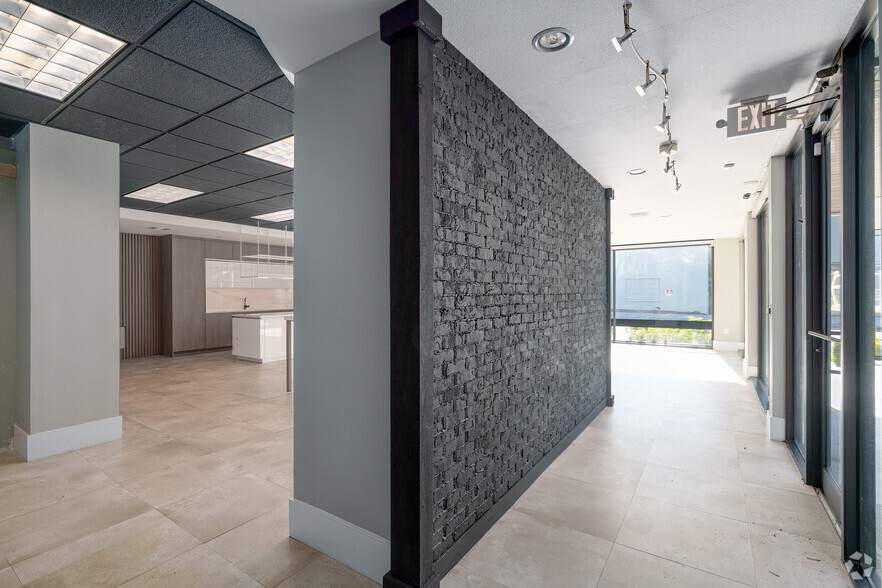 More Photos Of 2100 N Orange Ave, Orlando Medical For Sale