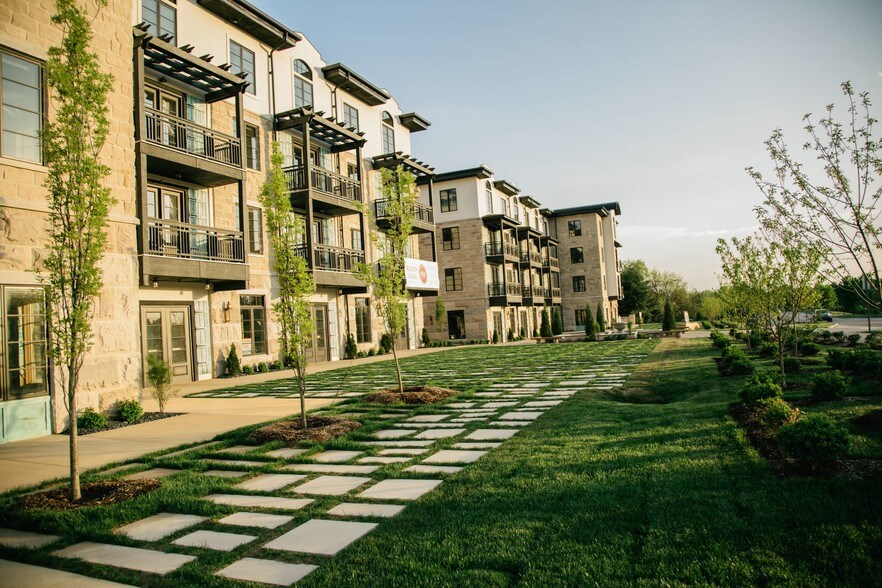 More Photos Of 3105 S Sare Rd, Bloomington Apartments For Lease