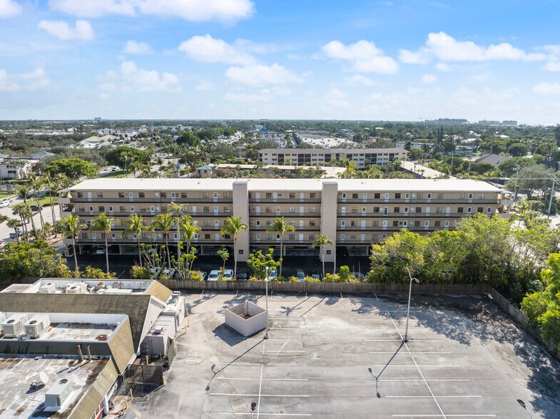 Primary Photo Of 2335 Tamiami Trl N, Naples Medical For Lease