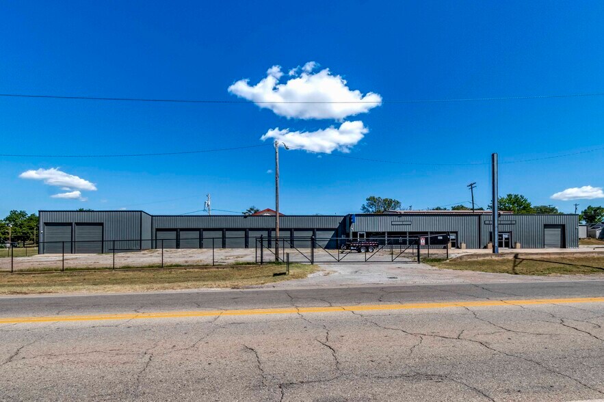 More Photos Of 214 N Highway 18, Chandler General Retail For Sale