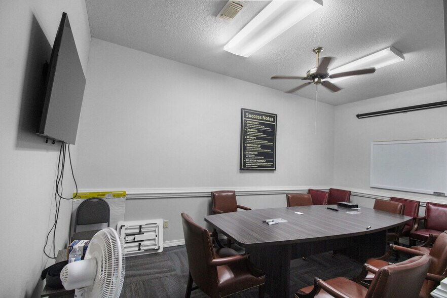 More Photos Of 307 S McKenzie St, Foley Office For Lease