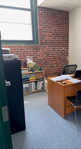 More Photos Of 119R Foster St, Peabody Light Distribution For Lease